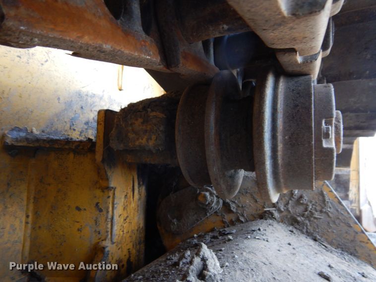 image for item DS1379 2004 John Deere 700H LT  dozer