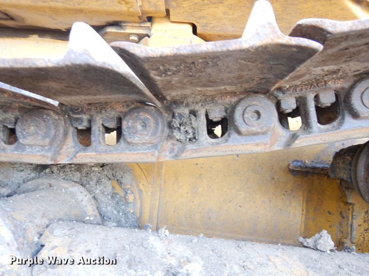 image for item DS1379 2004 John Deere 700H LT  dozer