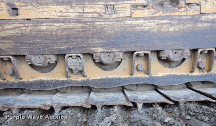 image for item DS1379 2004 John Deere 700H LT  dozer