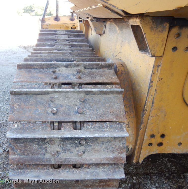 image for item DS1379 2004 John Deere 700H LT  dozer