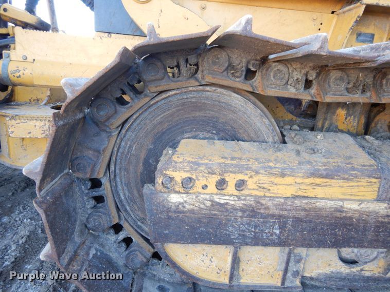 image for item DS1379 2004 John Deere 700H LT  dozer