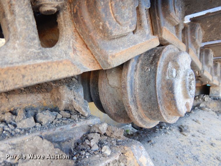 image for item DS1379 2004 John Deere 700H LT  dozer