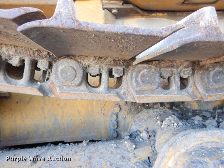 image for item DS1379 2004 John Deere 700H LT  dozer