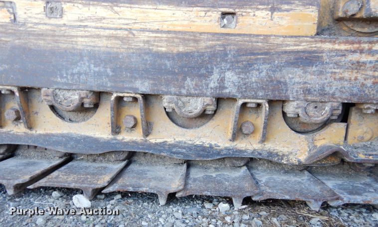 image for item DS1379 2004 John Deere 700H LT  dozer