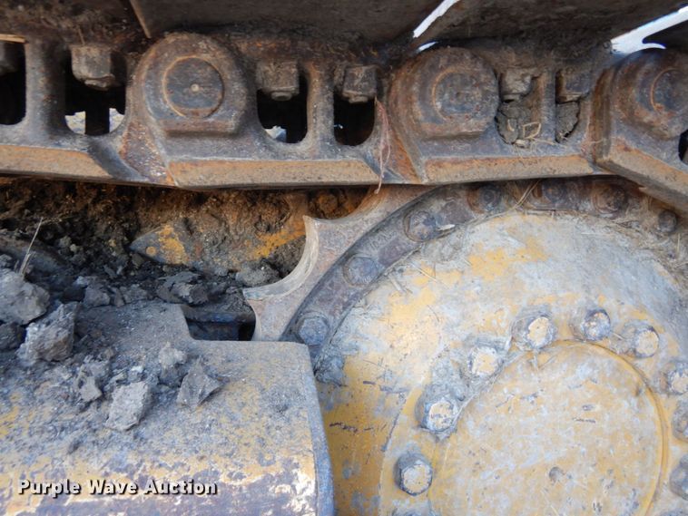 image for item DS1379 2004 John Deere 700H LT  dozer