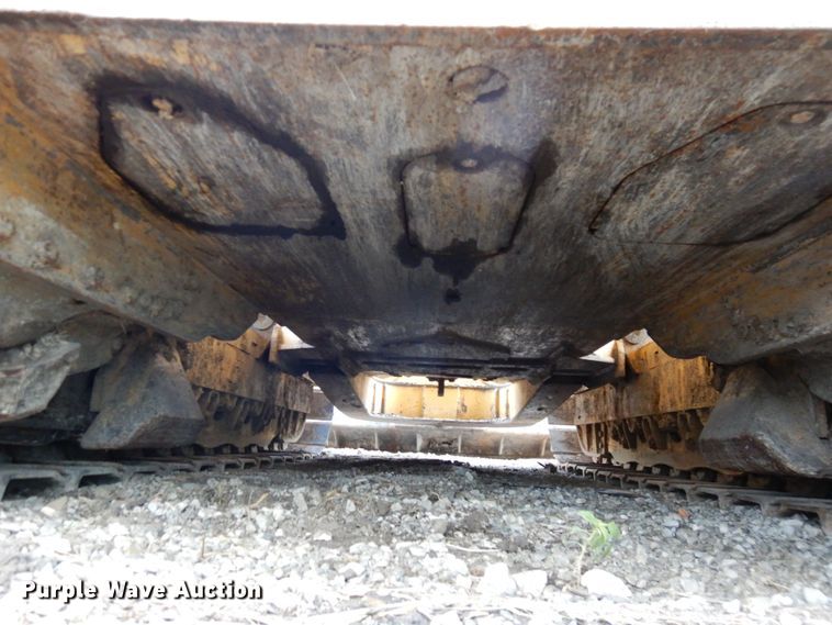 image for item DS1379 2004 John Deere 700H LT  dozer