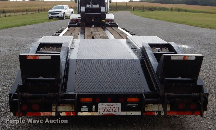 image for item DS6257 2004 Eager Beaver 35GSL  lowboy equipment trailer