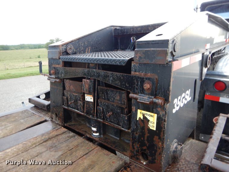 image for item DS6257 2004 Eager Beaver 35GSL  lowboy equipment trailer