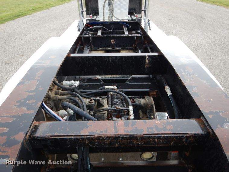 image for item DS6257 2004 Eager Beaver 35GSL  lowboy equipment trailer