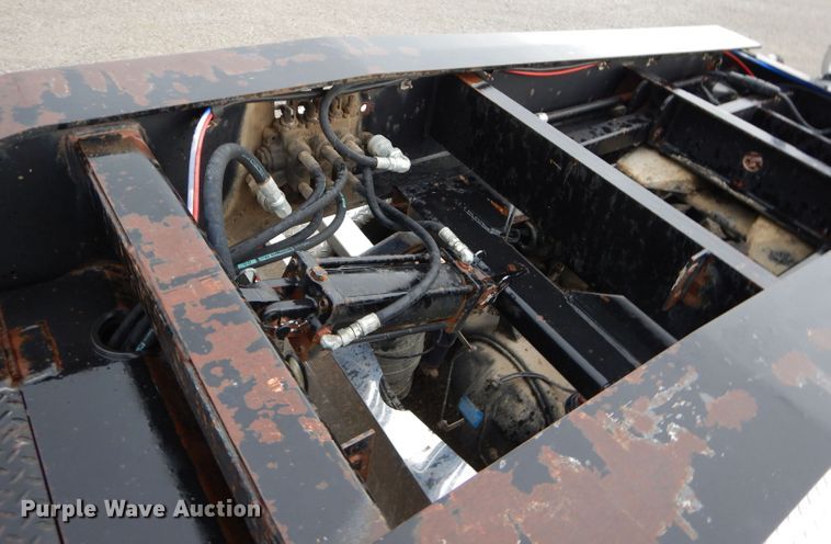 image for item DS6257 2004 Eager Beaver 35GSL  lowboy equipment trailer