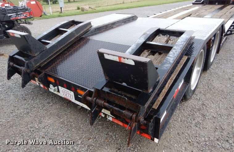 image for item DS6257 2004 Eager Beaver 35GSL  lowboy equipment trailer