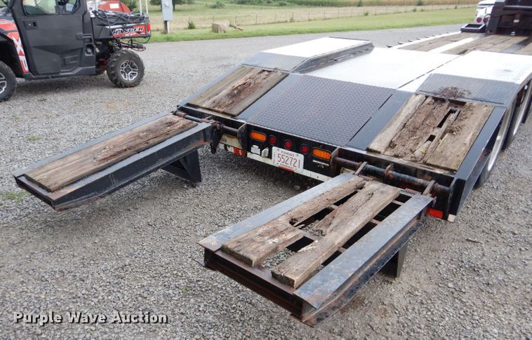 image for item DS6257 2004 Eager Beaver 35GSL  lowboy equipment trailer