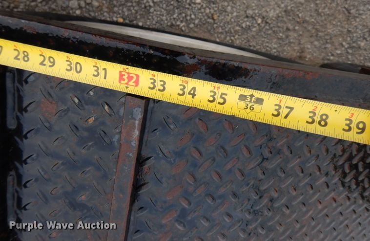 image for item DS6257 2004 Eager Beaver 35GSL  lowboy equipment trailer