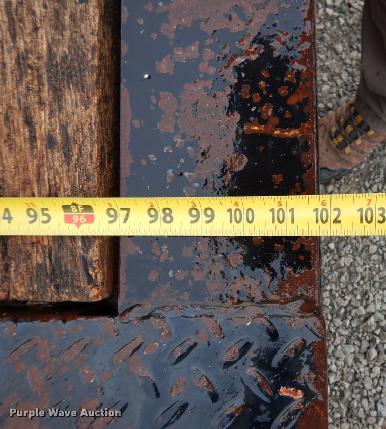 image for item DS6257 2004 Eager Beaver 35GSL  lowboy equipment trailer