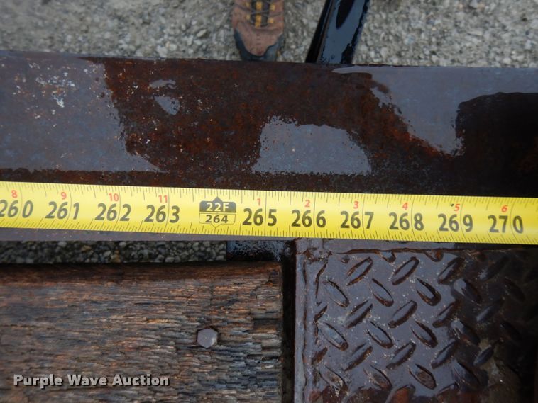 image for item DS6257 2004 Eager Beaver 35GSL  lowboy equipment trailer