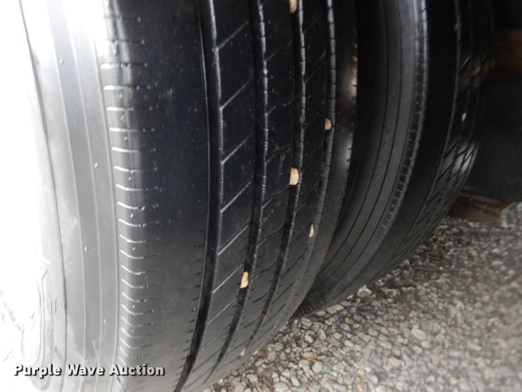 image for item DS6257 2004 Eager Beaver 35GSL  lowboy equipment trailer