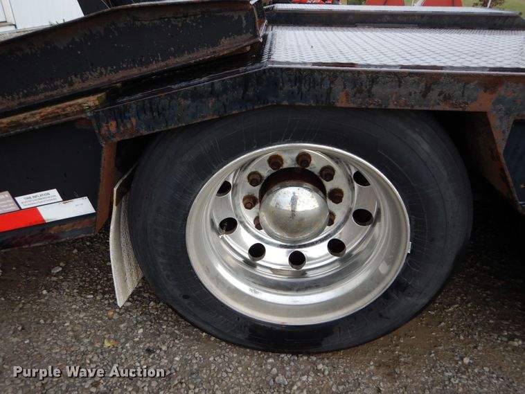 image for item DS6257 2004 Eager Beaver 35GSL  lowboy equipment trailer