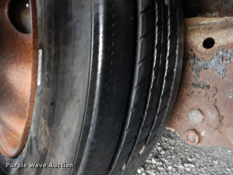 image for item DS6257 2004 Eager Beaver 35GSL  lowboy equipment trailer