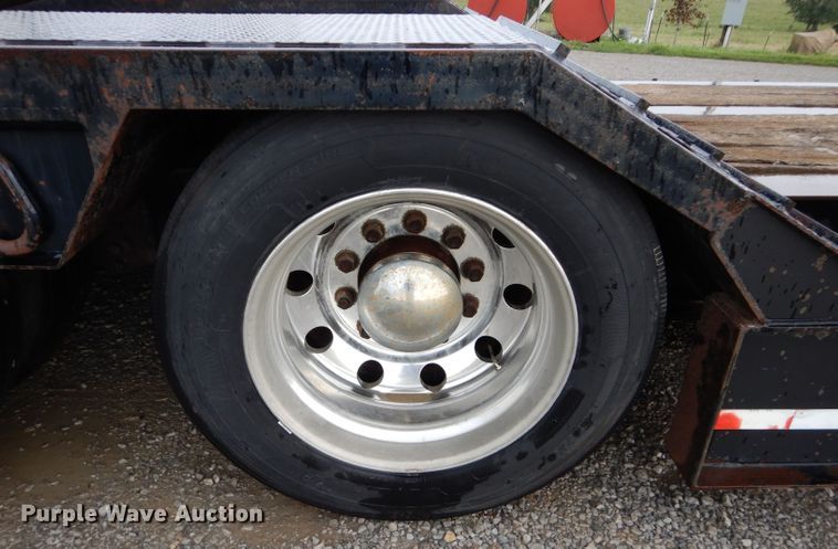 image for item DS6257 2004 Eager Beaver 35GSL  lowboy equipment trailer