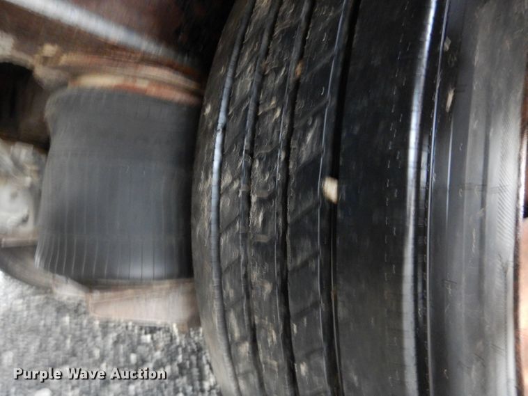 image for item DS6257 2004 Eager Beaver 35GSL  lowboy equipment trailer