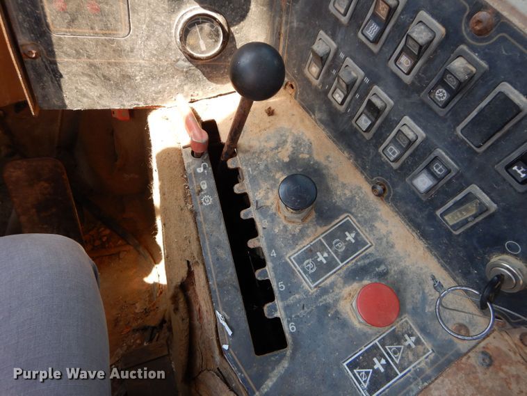 image for item DS6260 1995 Caterpillar 615C Series II  elevating scraper