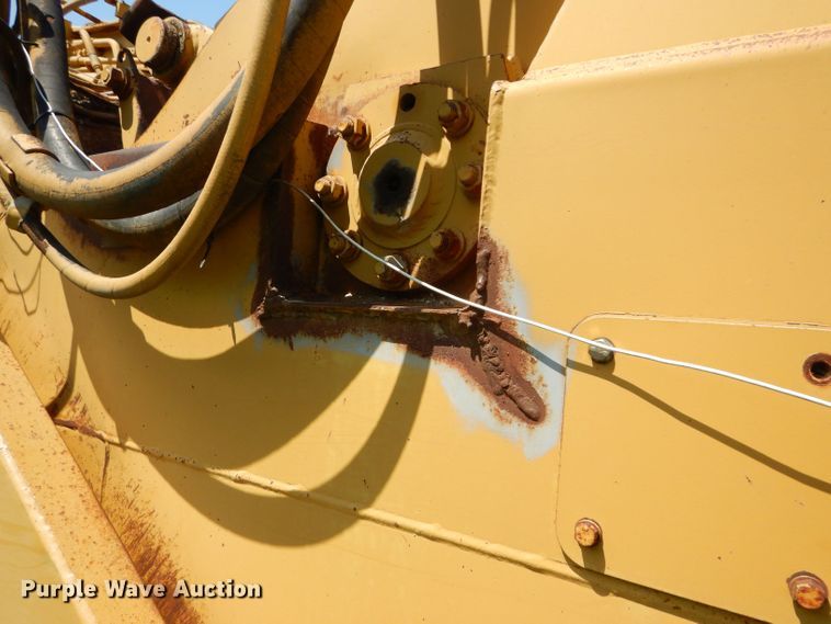 image for item DS6260 1995 Caterpillar 615C Series II  elevating scraper