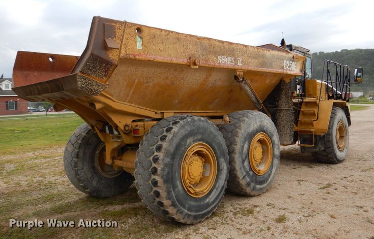 image for item DS8195 2000 Caterpillar D250E II  haul truck