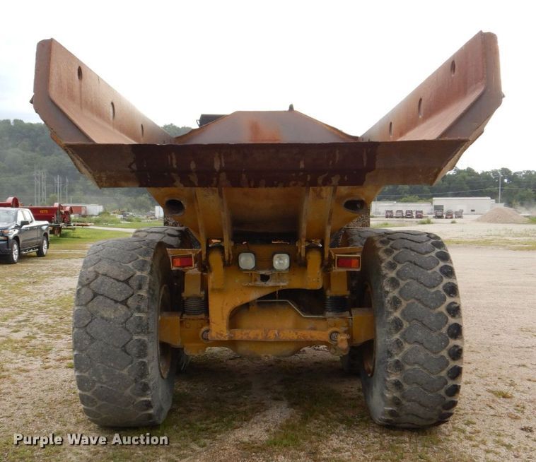 image for item DS8195 2000 Caterpillar D250E II  haul truck