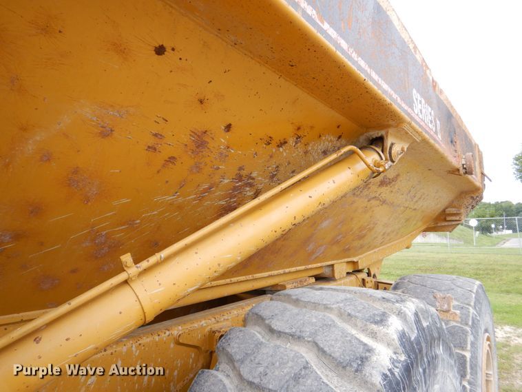 image for item DS8195 2000 Caterpillar D250E II  haul truck