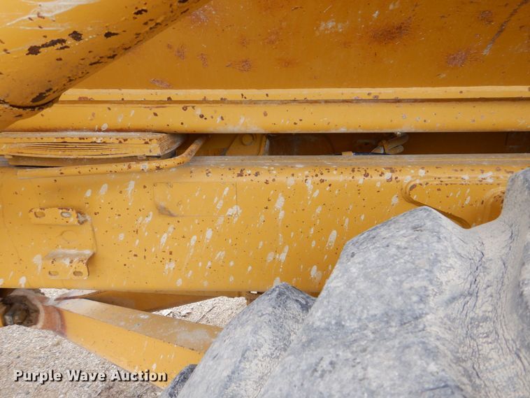 image for item DS8195 2000 Caterpillar D250E II  haul truck