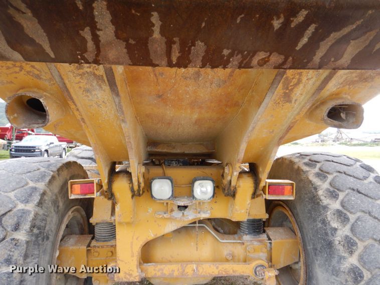 image for item DS8195 2000 Caterpillar D250E II  haul truck