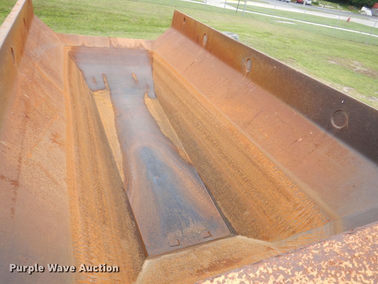 image for item DS8195 2000 Caterpillar D250E II  haul truck