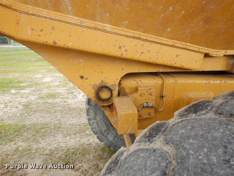 image for item DS8195 2000 Caterpillar D250E II  haul truck