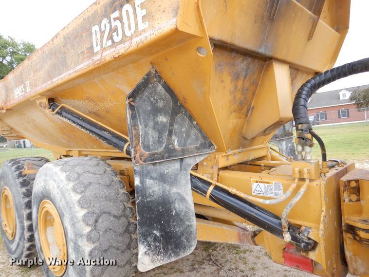 image for item DS8195 2000 Caterpillar D250E II  haul truck