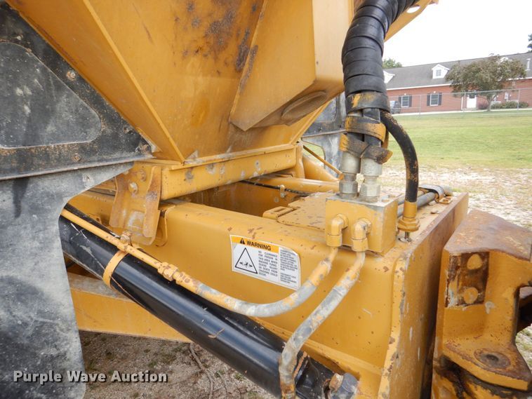 image for item DS8195 2000 Caterpillar D250E II  haul truck