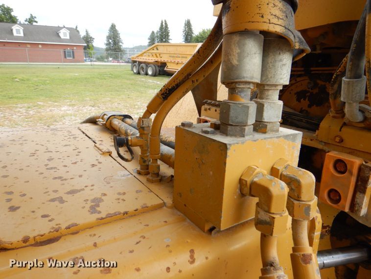 image for item DS8195 2000 Caterpillar D250E II  haul truck