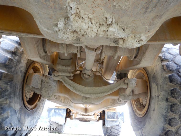 image for item DS8195 2000 Caterpillar D250E II  haul truck