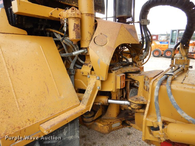 image for item DS8195 2000 Caterpillar D250E II  haul truck