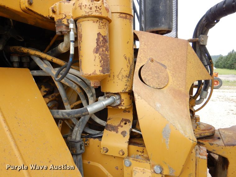 image for item DS8195 2000 Caterpillar D250E II  haul truck