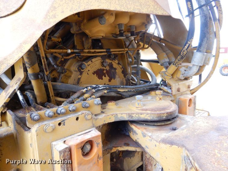 image for item DS8195 2000 Caterpillar D250E II  haul truck