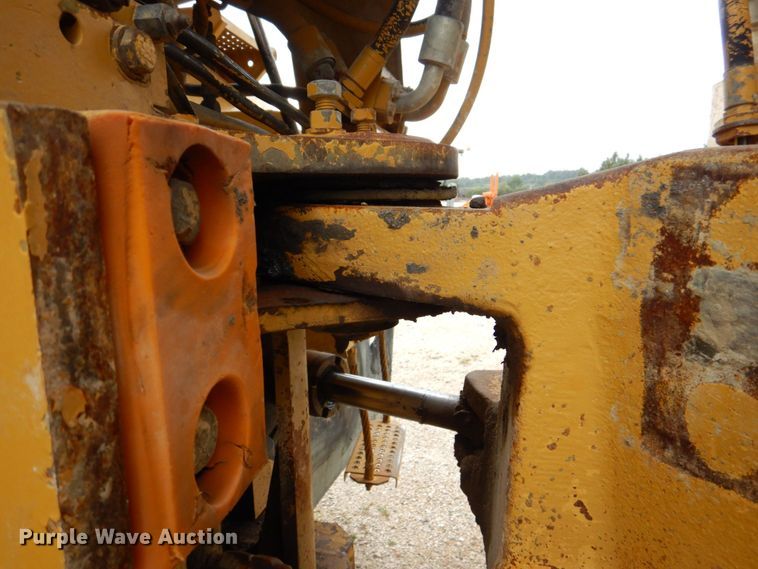 image for item DS8195 2000 Caterpillar D250E II  haul truck