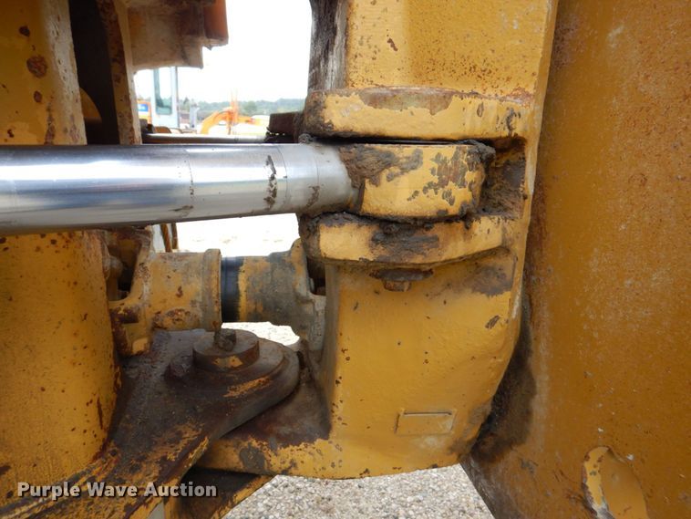 image for item DS8195 2000 Caterpillar D250E II  haul truck