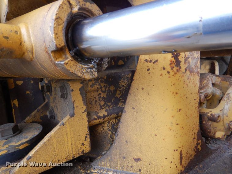 image for item DS8195 2000 Caterpillar D250E II  haul truck