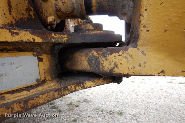 image for item DS8195 2000 Caterpillar D250E II  haul truck