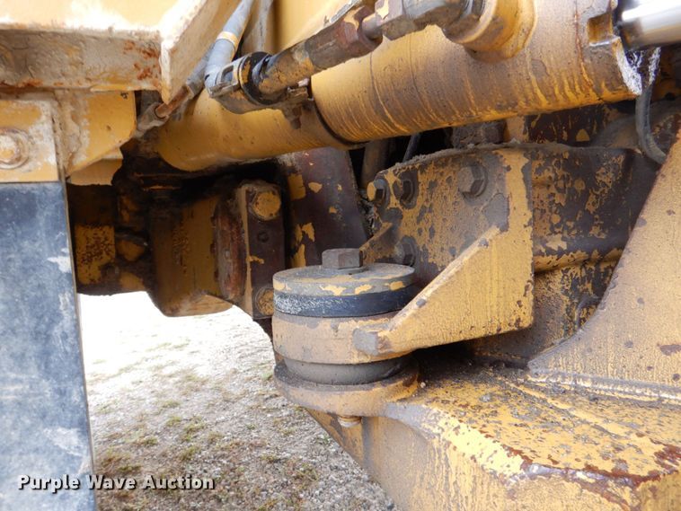 image for item DS8195 2000 Caterpillar D250E II  haul truck