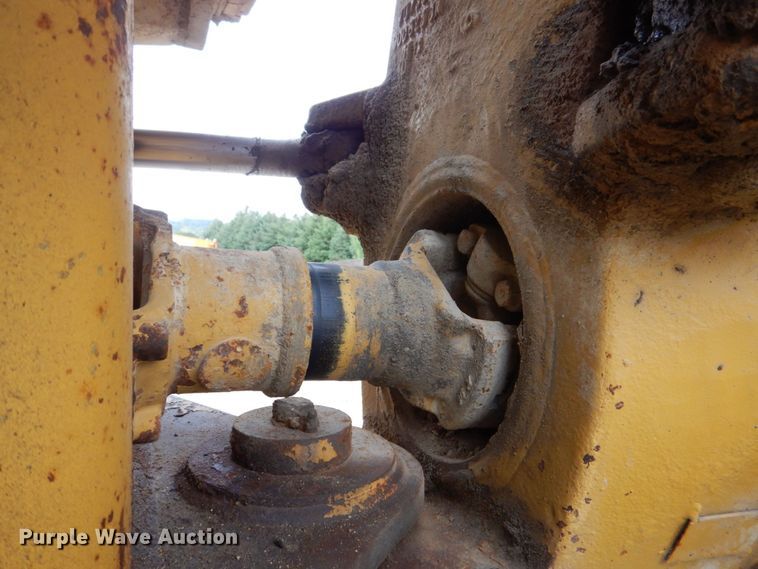 image for item DS8195 2000 Caterpillar D250E II  haul truck