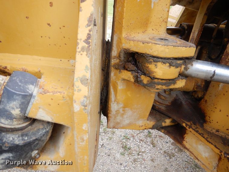 image for item DS8195 2000 Caterpillar D250E II  haul truck