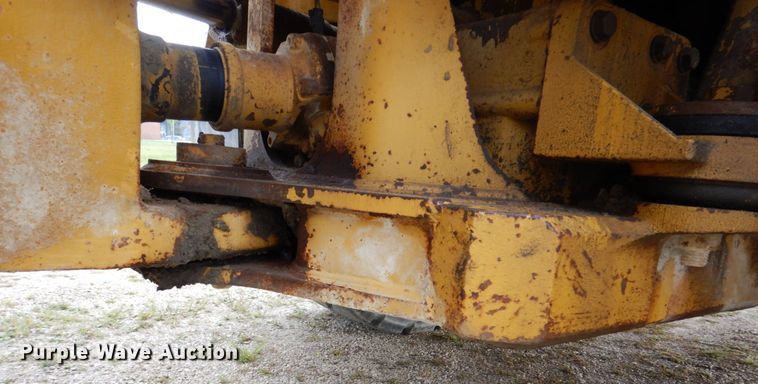image for item DS8195 2000 Caterpillar D250E II  haul truck
