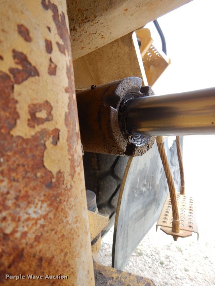 image for item DS8195 2000 Caterpillar D250E II  haul truck