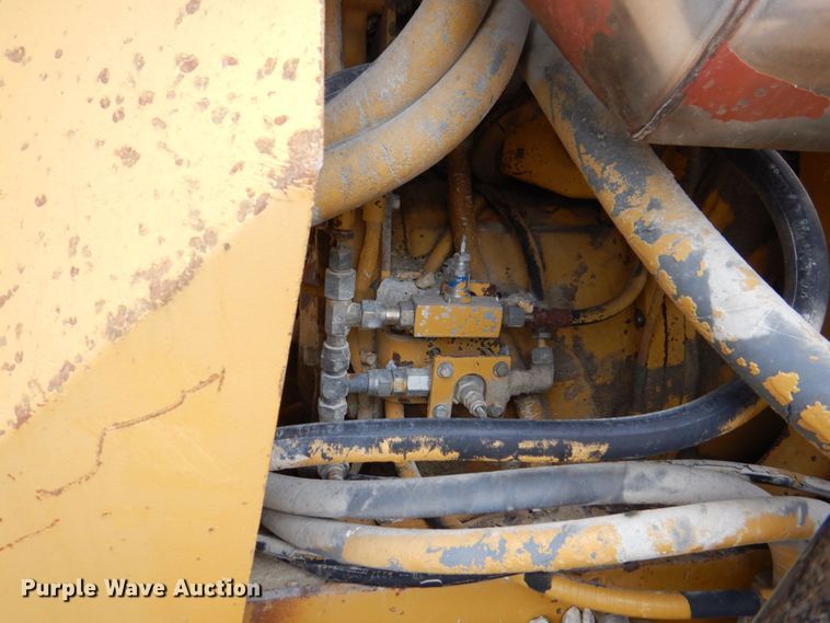 image for item DS8195 2000 Caterpillar D250E II  haul truck